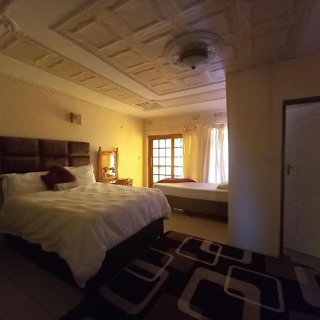 Den View Guesthouse Francistown Esterno foto