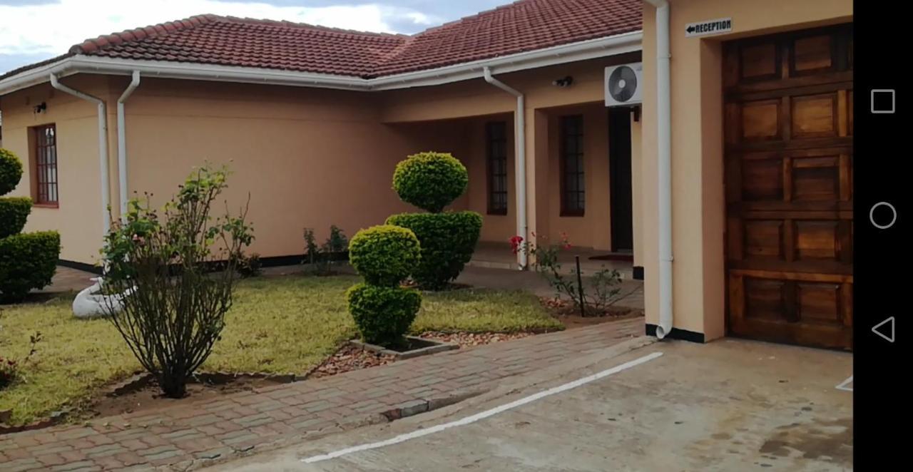 Den View Guesthouse Francistown Esterno foto