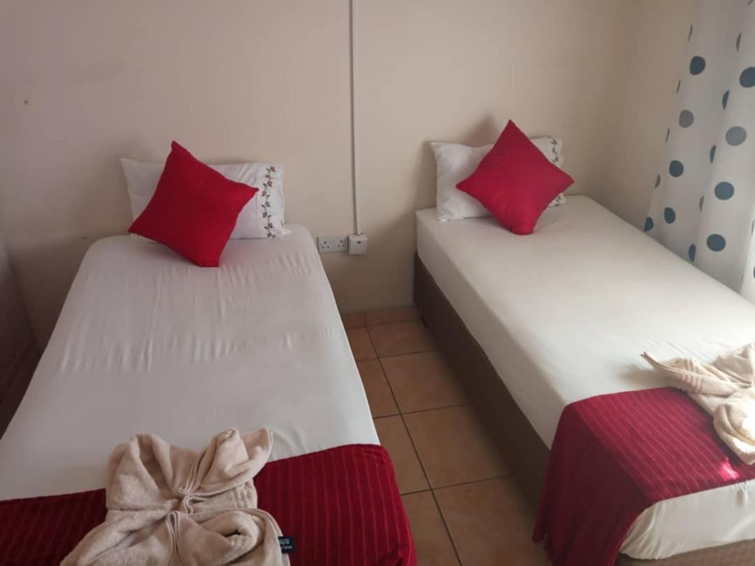 Den View Guesthouse Francistown Esterno foto